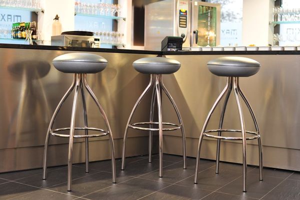 Kovové židle a barové židle v Brně