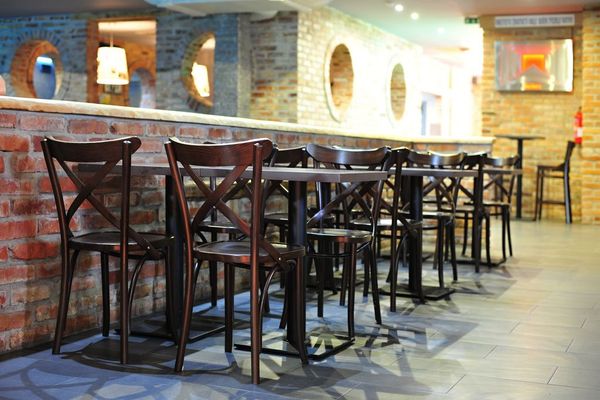Dřevěné židle pro restaurace