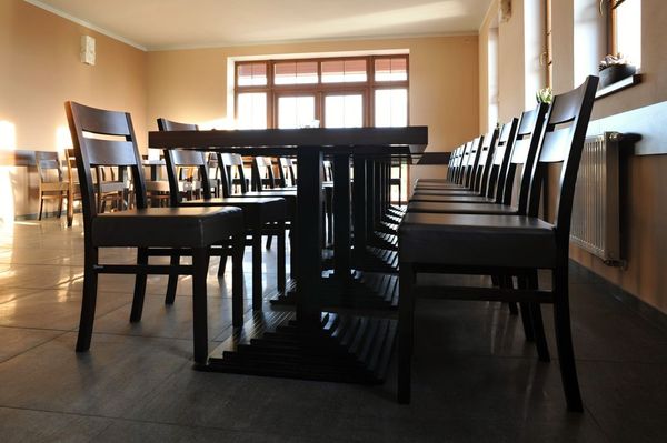 Čalouněné židle a barové židle restaurační