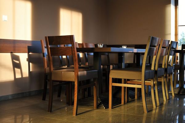 Čalouněné židle a barové židle restaurační