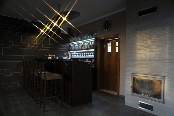 Čalouněné židle a barové židle restaurační