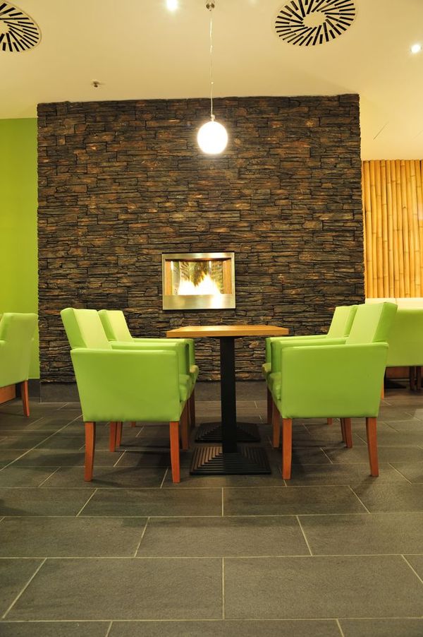 Čalouněná křesla a lavice