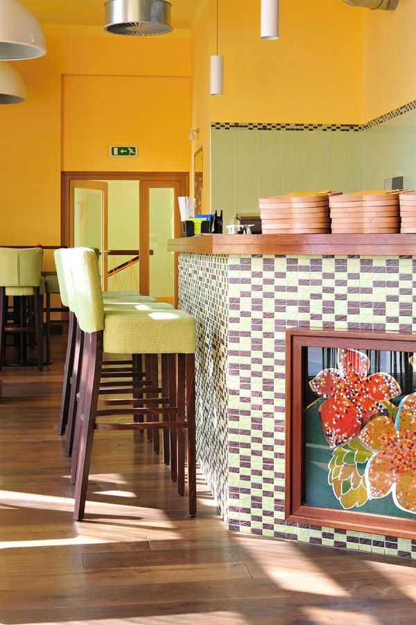 Barové židle a stoly pro restaurace