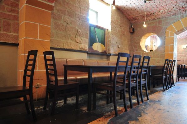 Dřevěné židle a stoly pdo restaurace