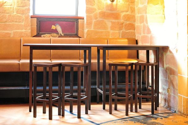 Dřevěné židle a stoly pdo restaurace