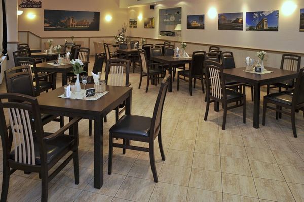 Restaurační židle a křesla