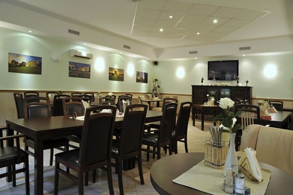 Restaurační židle a křesla