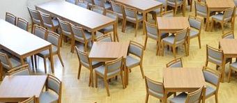 Stoly do společenských prostor