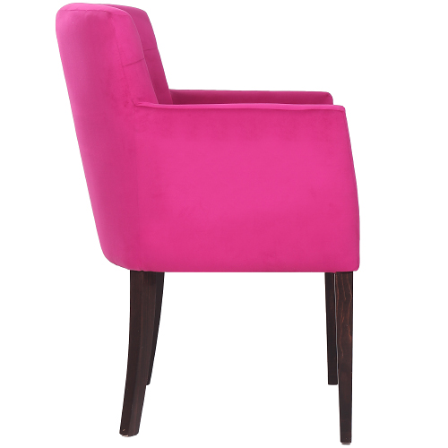 Čalouněná křesla BETTY K s dekorativním štepováním